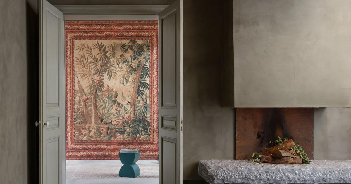 Floraison Red Foliage Wallcovering view 2